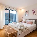 Charming 1br Great Location דירה