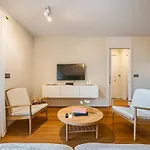 דירה Charming 1br Great Location