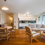 דירה Charming 1br Great Location פונשל
