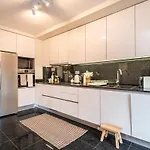 דירה Charming 1br Great Location