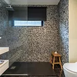 דירה Charming 1br Great Location