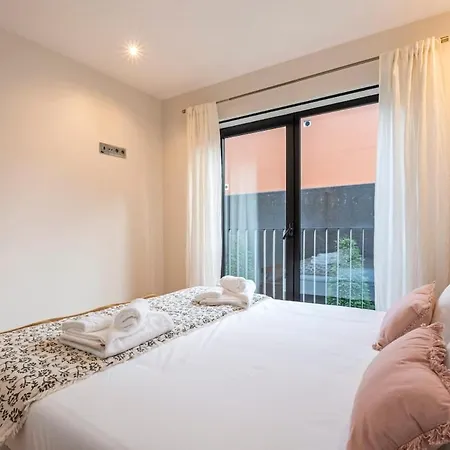 Charming 1br Great Location *