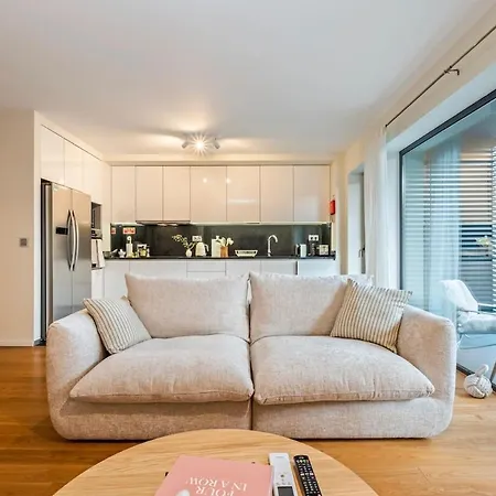 Charming 1br Great Location Lägenhet