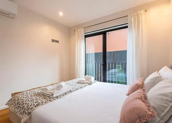 Charming 1br Great Location *